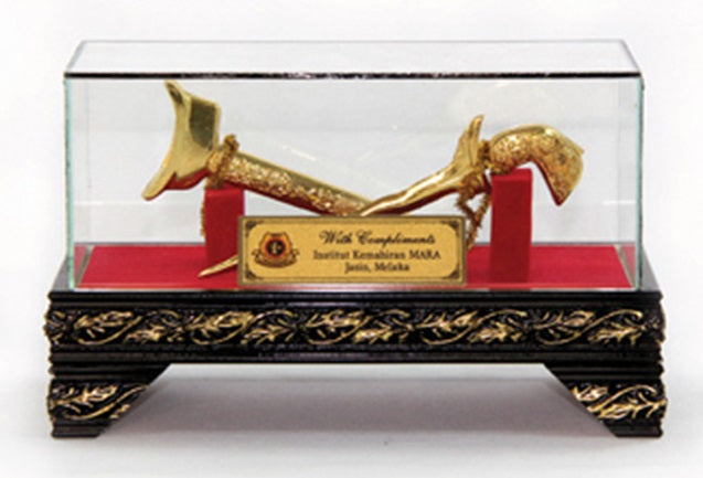 Cenderahati Kris Emas - Casing 55 MQ